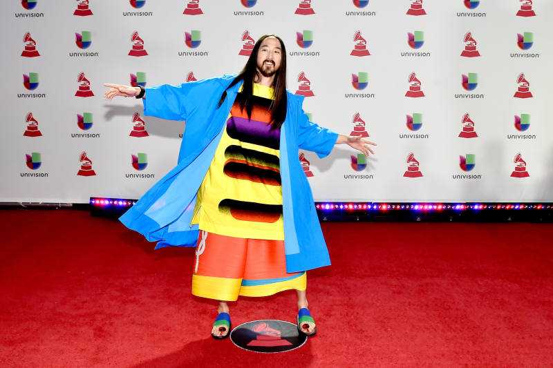 Illustration for article titled The 2018 Latin Grammys Red Carpet Was Positively Dripping With Glamour (Drip Drip)